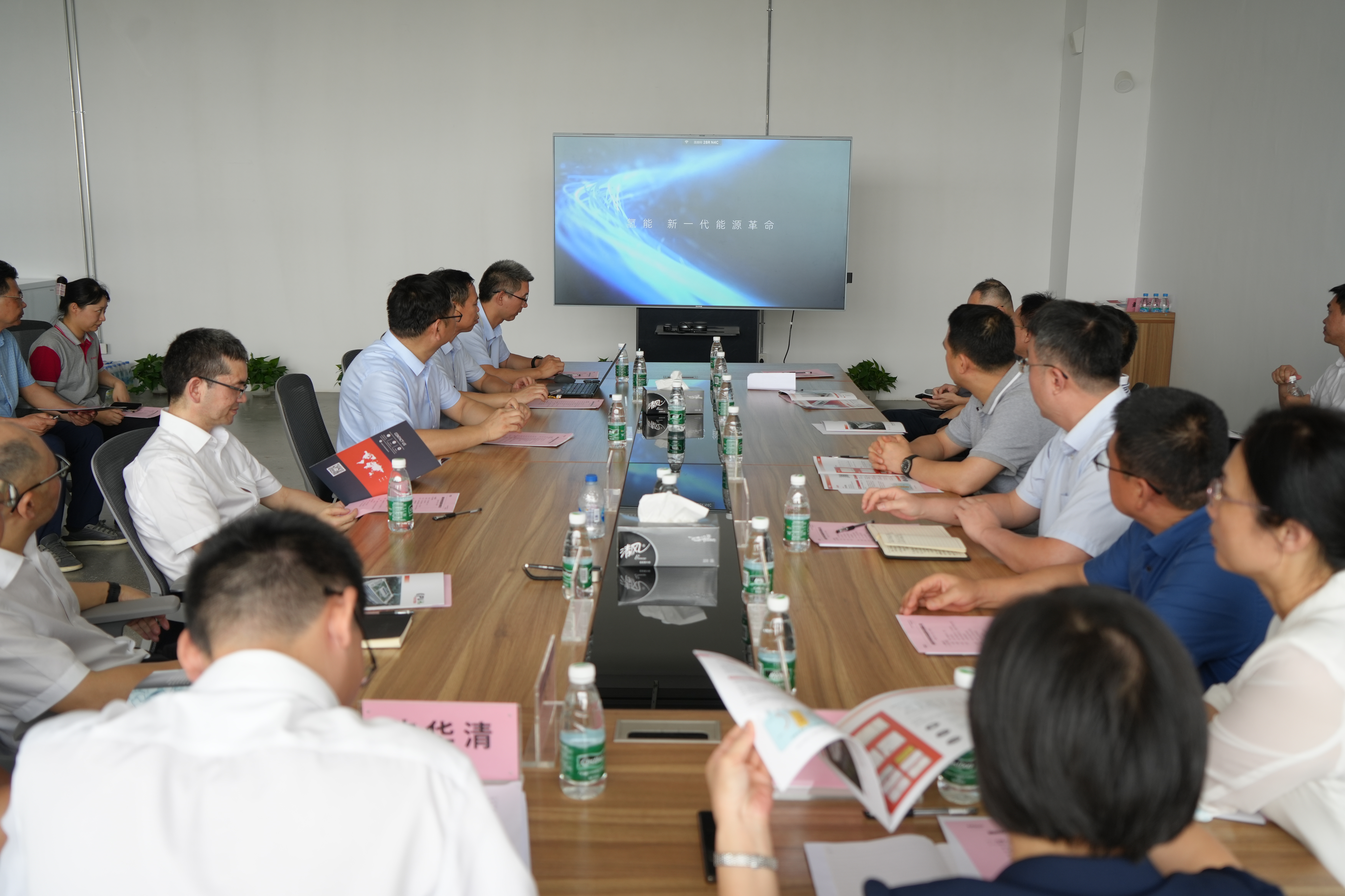 A delegation led by Mr. Yu Jinfu, Deputy Secretary of the Yangjiang Municipal Party Committee and Mayor of Yangjiang City, visited and conducted research at CPUH2